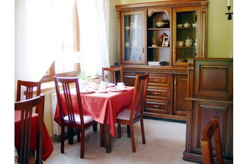 Polonia Privát Kazimierz Dolny, Exterior